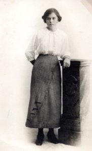 Rose Evelyn Yuill aged 18 ~1917
