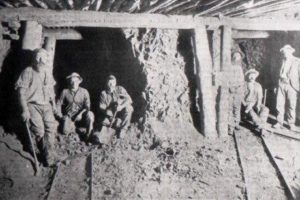 Miners underground in the Great Boulder mine in 1898. Supplied: JJ Dwyer/Eastern Goldfields Historical Society