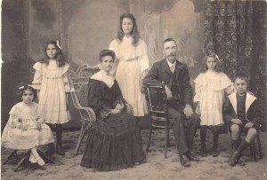 Woodhead Family – 1906