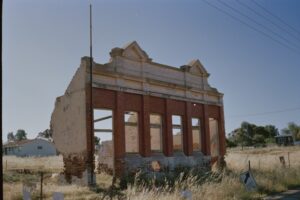 White Hart Hotel Remains Coolgardie 1986 - Photo SLWA