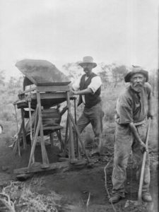 We think this is possibly Alf Metzke and Arthur Ashwin operating a dry blower at Darlot