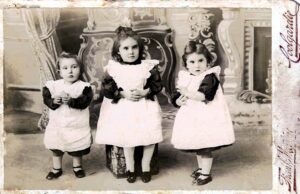 Three of the Alves children - Photo Frank Martyn Coolgardie