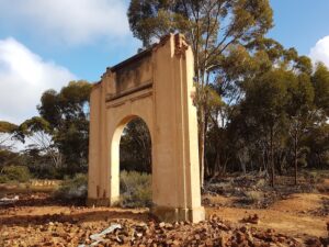 The remains of the Palmers Find Hotel - Photo Cockburn 4WD Club