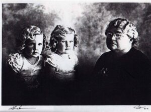 Elizabeth Jordan and two of her grandchildren - Photo Ancestry.com