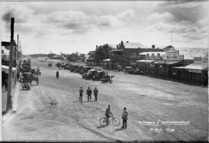 An index to the prosperity of the Yilgarn district is the fact that there is a car for every four people in the distinct. Here is a typical scene in Southern Cross.
