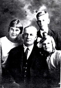 James Francis HALLINAN and family - Photo Ancestry .com