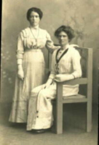 Elsie Walton (seated) with sister Emma - Photo Find a Grave