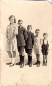 The children of Bertrand and Violet - Photo Ancestry.com