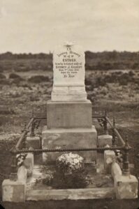 Esther's Grave - Leonora Cemetery - Photo Sandy Koushappis