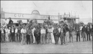 A gathering outside of the Cue Hotel 1900 - Photo SLWA