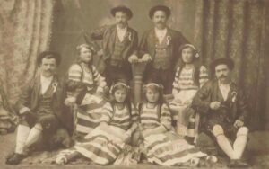 A Fancy Dress set Lancefield 1910 - Photo SLWA
