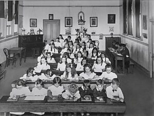 Classroom, St Anthony’s Convent, c.1903. (Photo from: Anne McLay (1992), Women Out of Their Sphere, p. 215)