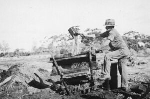 Miner puddling for gold at Yellowdine 1935 - Photo SLWA