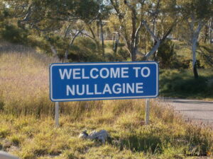Welcome to Nullagine sign - Photo BONZEL