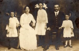 George Valentine Moore and Family - Photo Ancestry.com