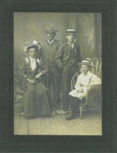 Thomas Warren Willis standing to the right of his father - Photo Ancestry.com