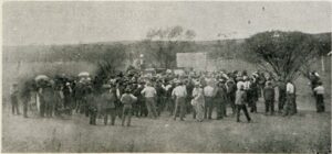 Auctioneering sandstone lots prior to declaration of town - The Golden West Magazine1909