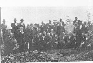 OLD PIONEERS. COOLGARDIE. 1902 AND 193.—UNVEILING MEMORIAL CROSS IN OLD CEMETERY, SUNDAY, OCTOBER 4, 1903.