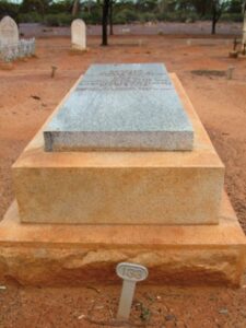 Ellis James and memorial to Ellis Mary died Bendigo 11 Dec 1922 - Coolgardie Cemetery - Photo Find a Grave