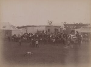 Arthur C Leevers first hotel, The Exchange (on far left) in Bayley St, Coolgardie - Photo SLWA