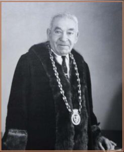 Lewis Arthur Alman in his Mayoral Robes - Photo Find a Grave