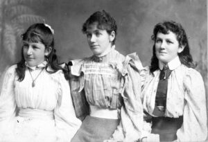 Lucy, Hilda, Maude, ca 1898/9