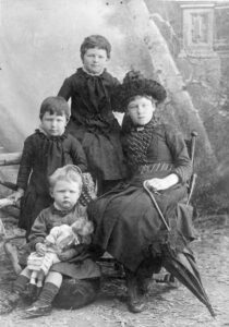Maude,Lucy, Hilda & Jessie – c 1888