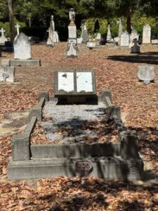 Thomas and Mary Frederika Traine's grave, Karrakatta Cemetery - Photo Find a Grave.